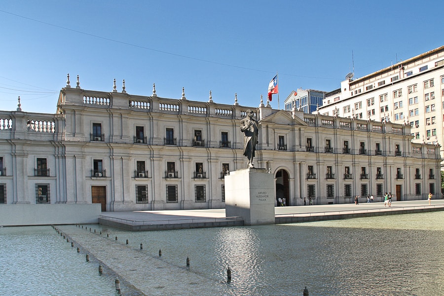 Чили. Сантьяго. Президентский дворец Ла Монеде.
