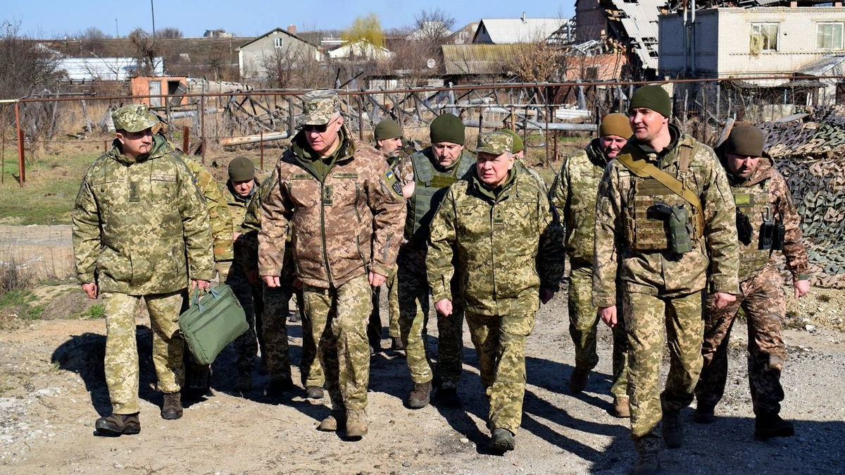 Министр обороны Украины в Донбассе