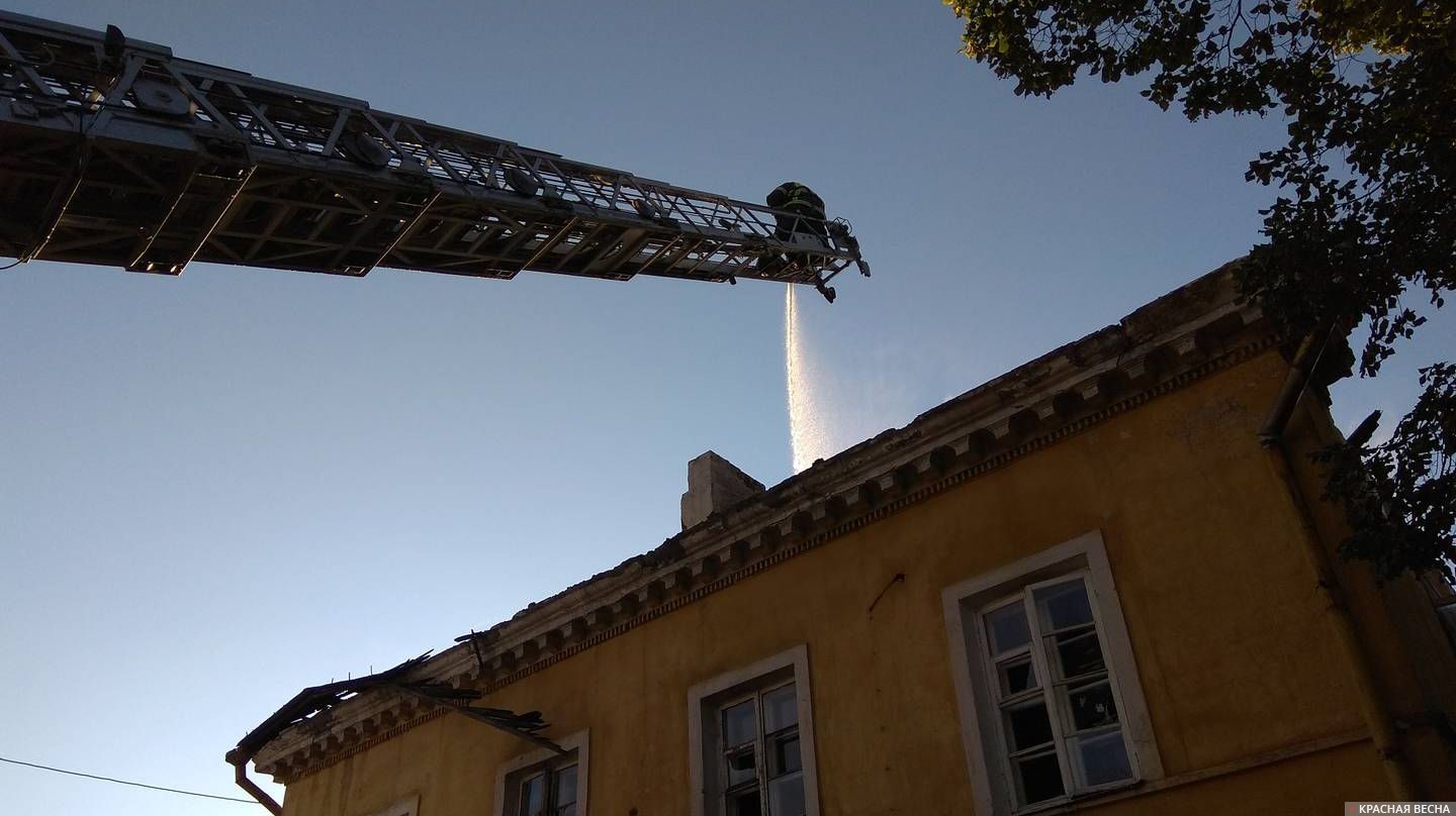 Тушение пожара. Пожарные. Пожарная телескопическая лестница. 3