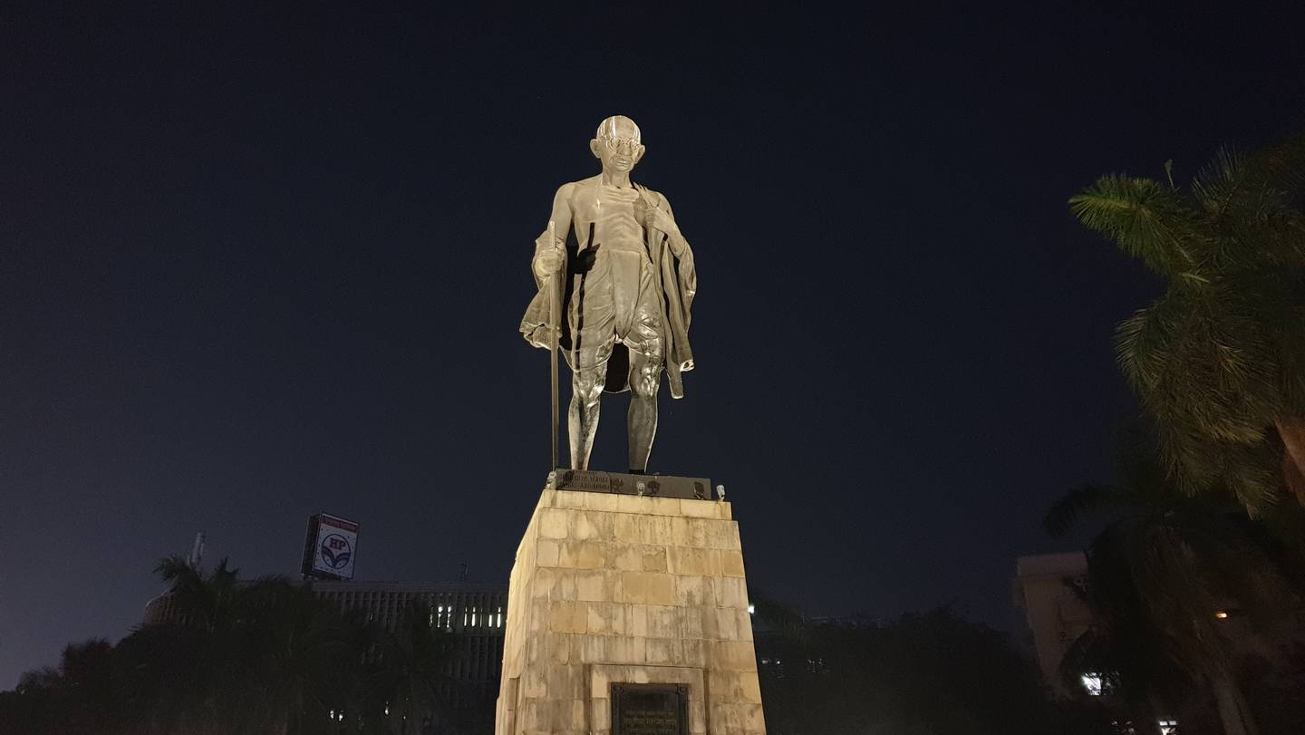 Статуя Махатмы Ганди. Мумбаи. Индия