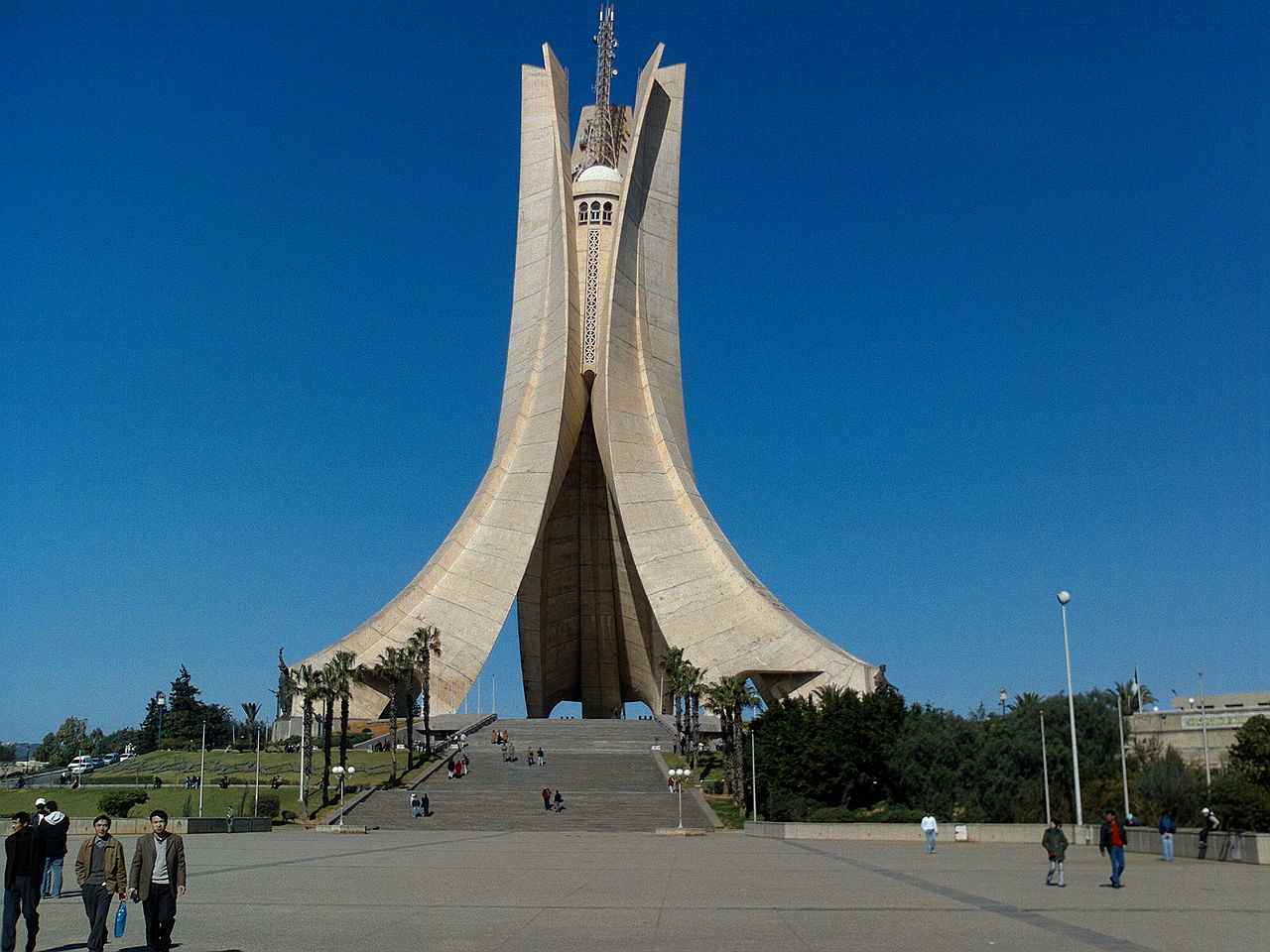 Памятник Славы и Мученичества — монумент, установленный в г. Алжире в честь павших в войне за независимость Алжира 1954–1962 гг.