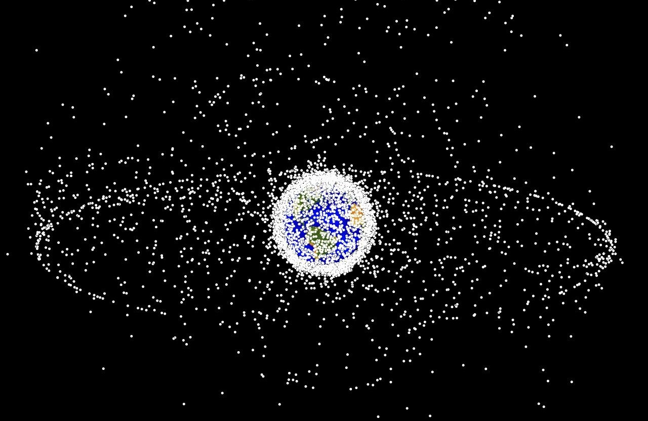 Компьютерная модель распределения космических объектов в околоземном пространстве, согласно описанию NASA 95% из них являются мусором