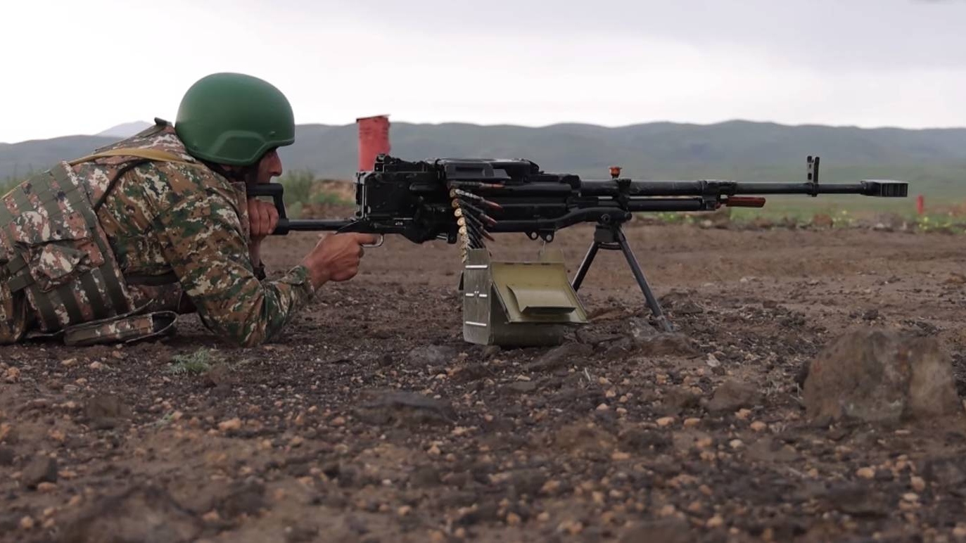 Армянский военный во время военных учений
