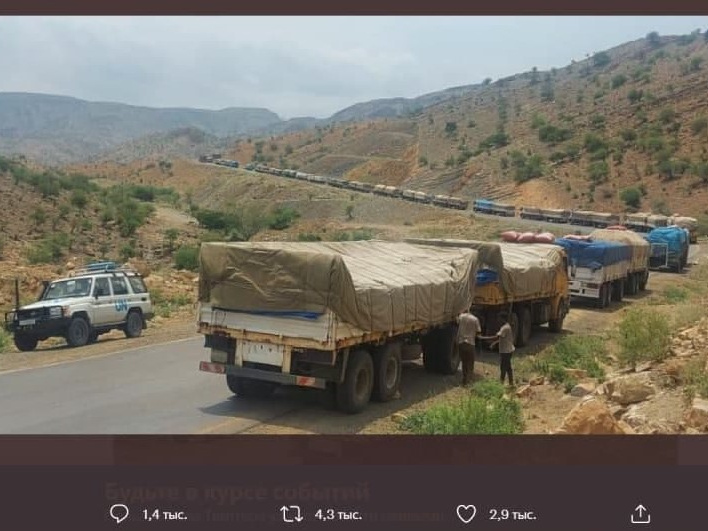 Колонна грузовиков с гуманитарной помощью