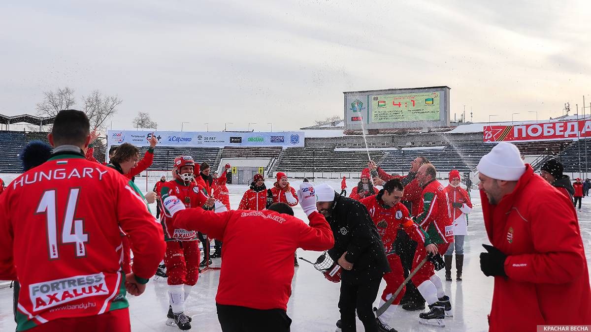 Чемпионы праздную победу