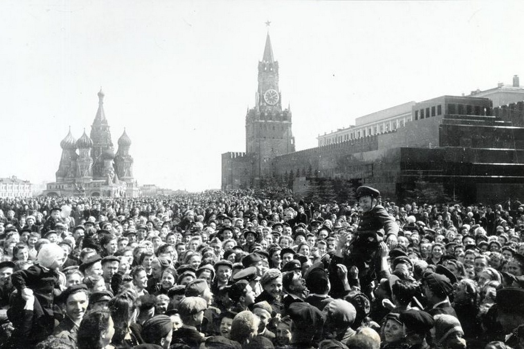 Москва. Красная площадь. 13 часов 55 минут. 9 мая 1945