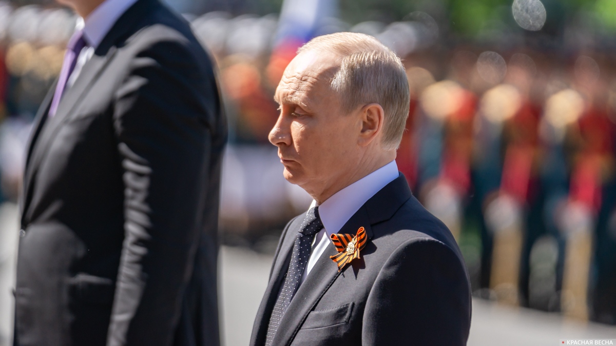 Владимир Путин у Могилы Неизвестного Солдата 09.05.2018