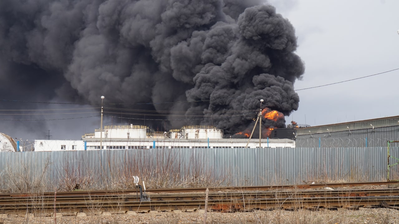 Пожар на нефтебазе в Белгороде, 1 апреля 2022