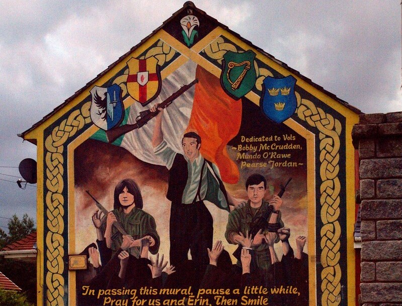 Граффити республиканцев в Белфасте, Северная Ирландия 