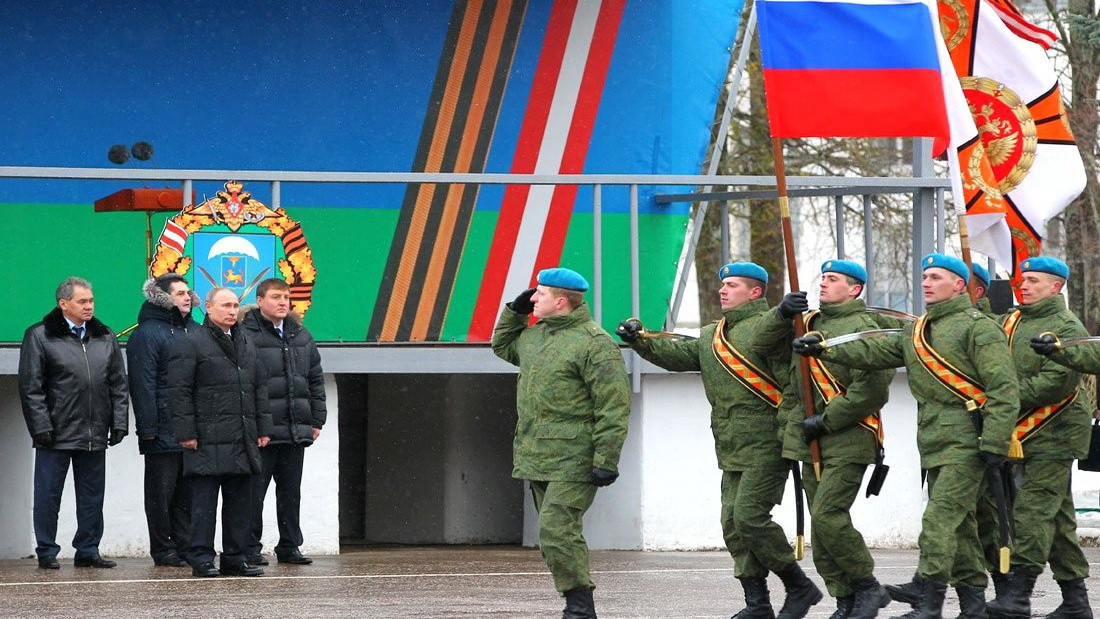 президент России В.Путин на смотре 104  гвардейского ДШП