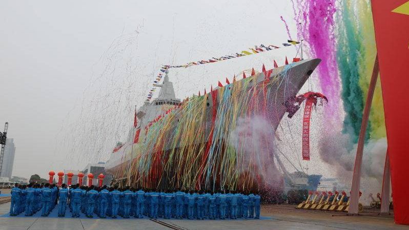 Торжественная церемония спуска на воду первого эсминца проекта «Тип 055»