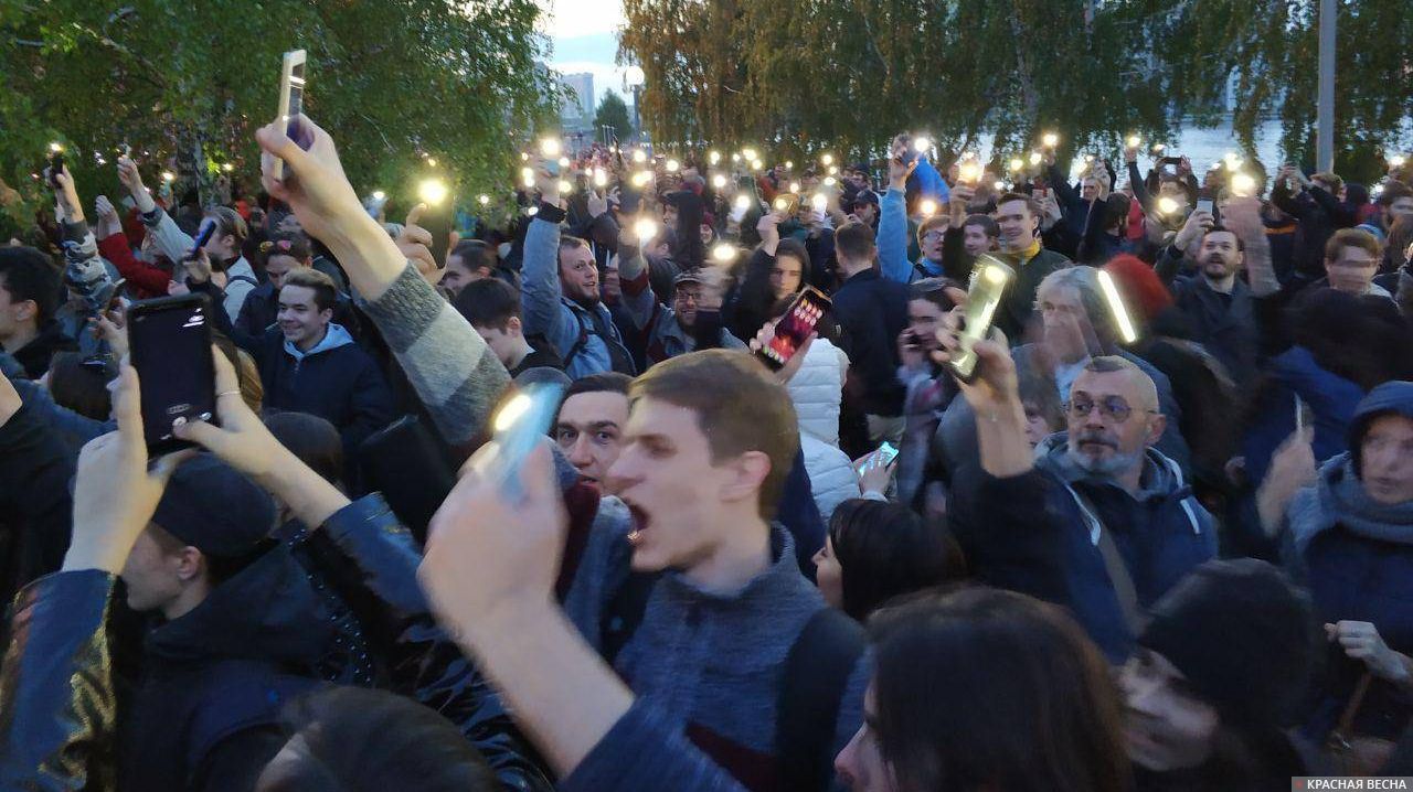 Протест на Октябрьской площади в Екатеринбурге, 15 мая 2019