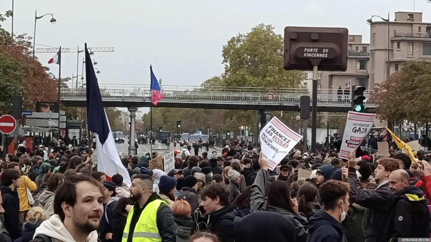 Участники манифестации прибыли на перекресток у Порт‑де‑Венсен, ставшем конечной точкой маршрута.