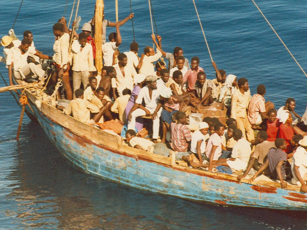 Лодка с нелегальными мигрантами