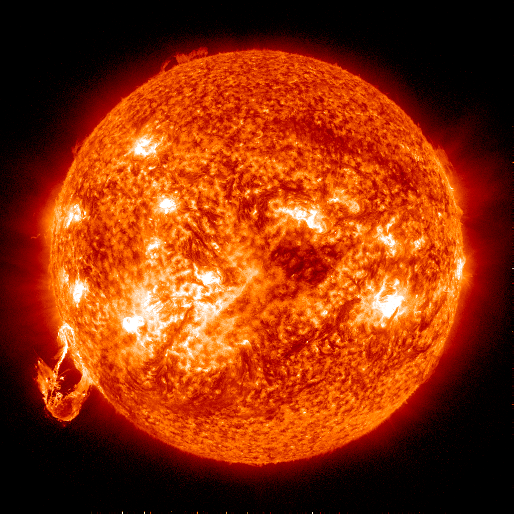 Солнечная вспышка 14 декабря 2014 года — выброс отрывается от поверхности