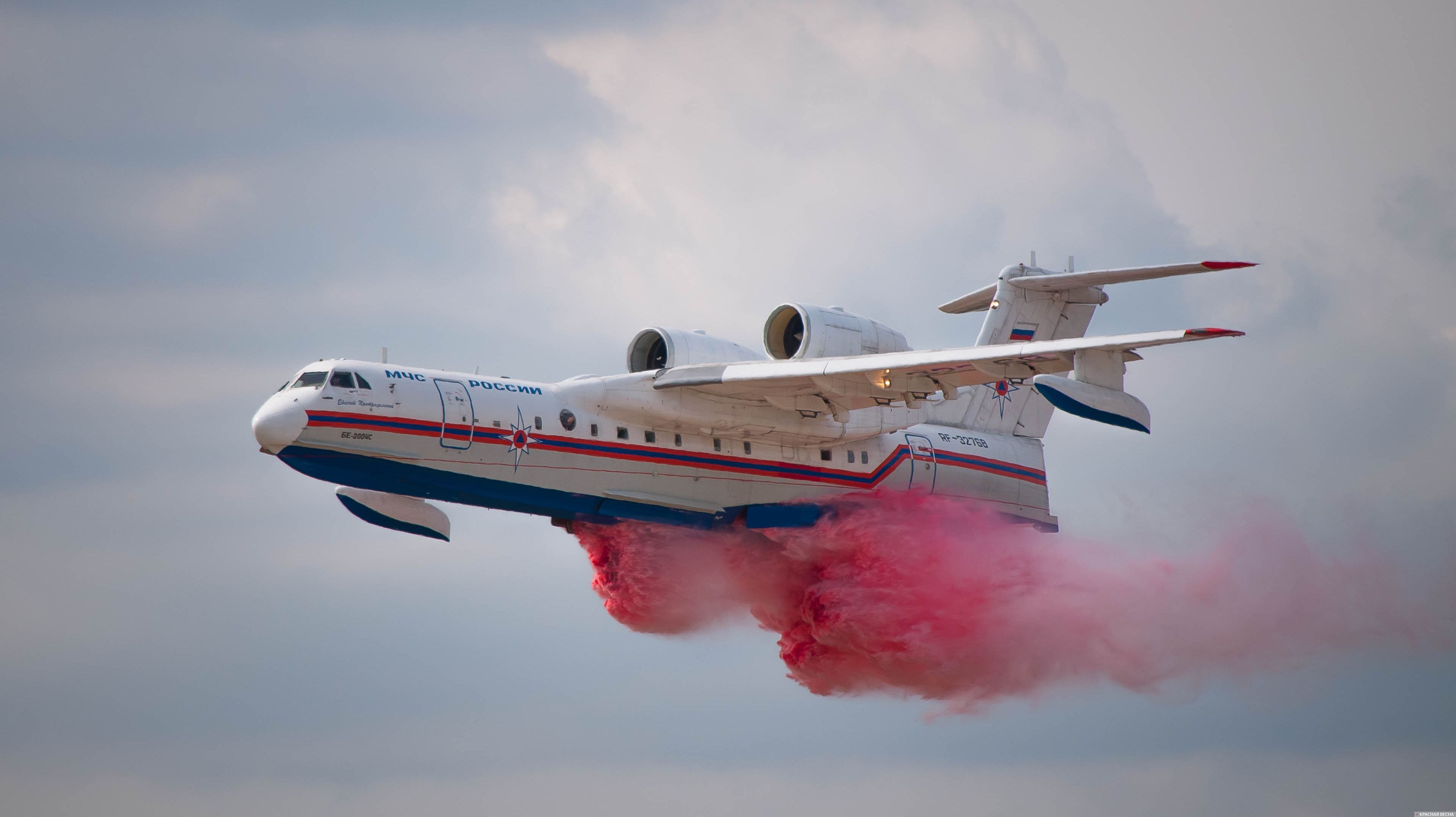 Пожарный самолет. Бе-200 «Альтаир». Самолет-амфибия бе-200. Самолет МЧС России бе 200. Самолета-амфибии бе-200 Альтаир.