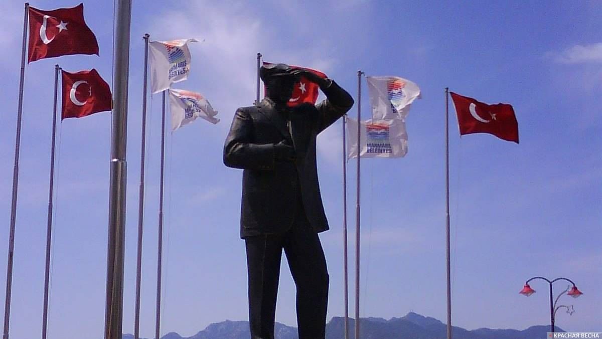 Памятник Кемалю Ататюрку. Турция