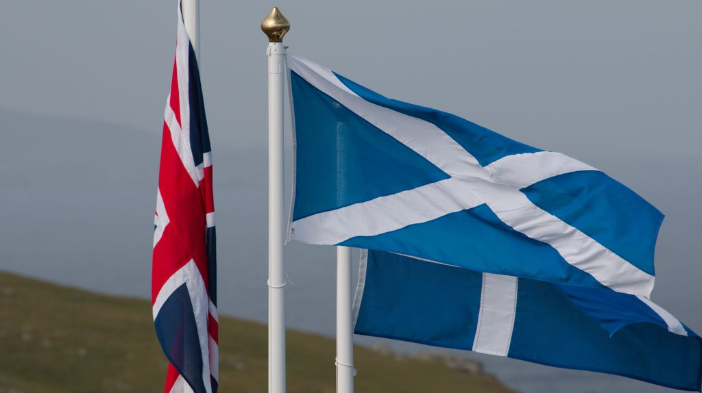 Флаги Великобритании и Шотландии