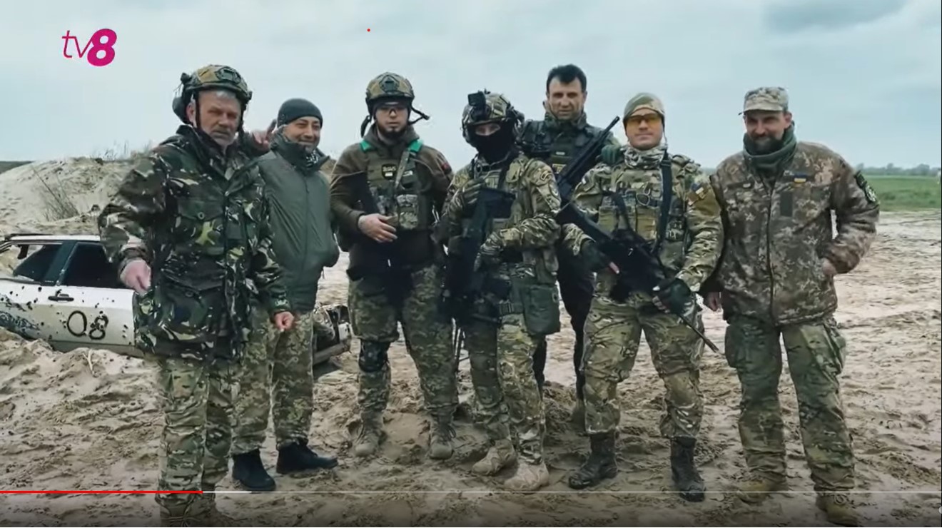 Группа Интернационального легиона обороны Украины с гражданами Молдавии. Сергей Лункаш первый слева