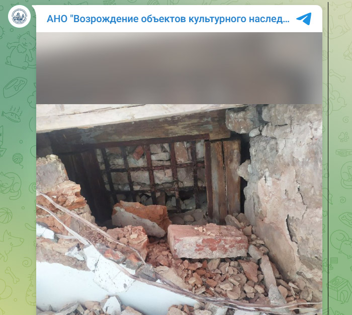 Во время реставрации Лазаревской церкви в Псково-Печерском монастыре обнаружили заложенный дверной проем