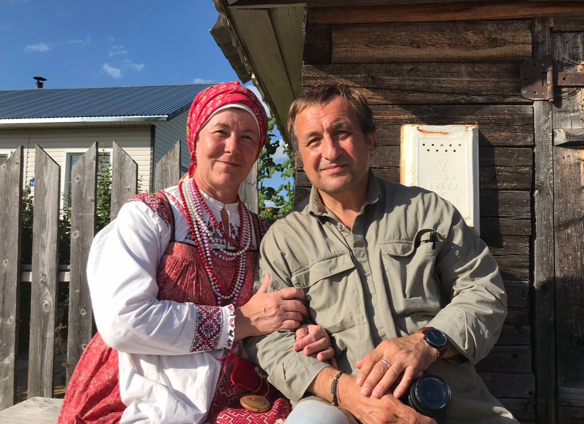 С жительницей села Липки, исполнительницей народных песен Галиной Веденской