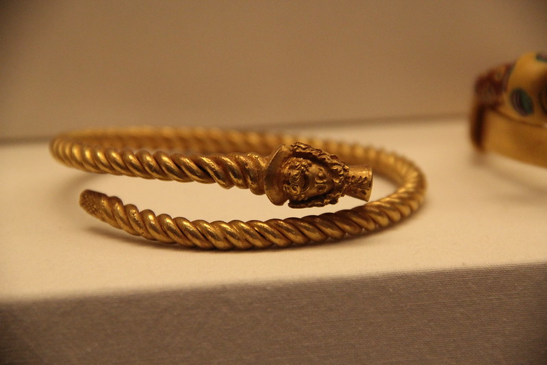 Золотой браслет Древнего Египта. Национальный музей археологии, Афины