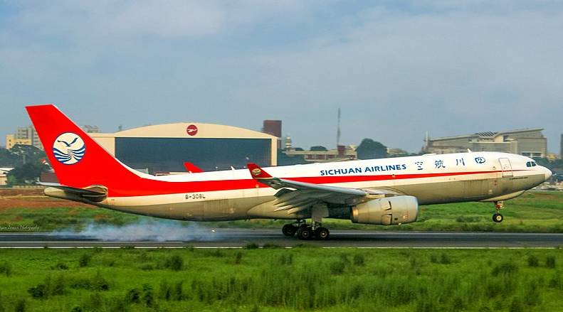 Airbus A330-243F Sichuan Airlines