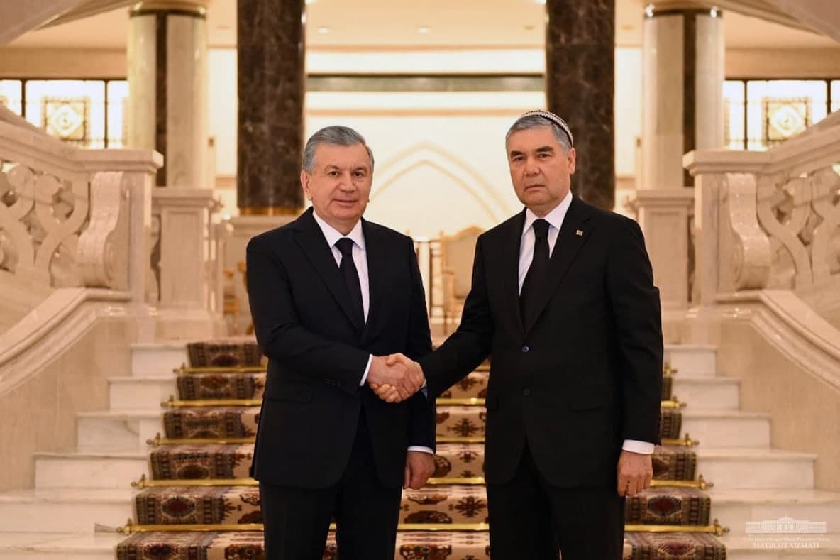 Президент Узбекистана Шавкат Мирзиёев и президент Туркмении Гурбангулы Бердымухамедов