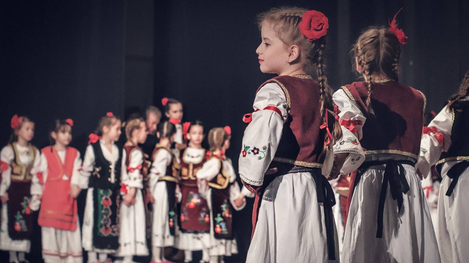 Дети из Республики Сербской в народных костюмах