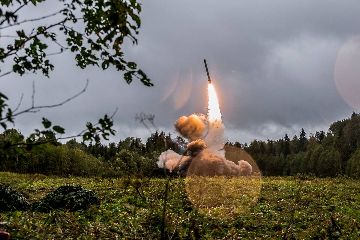 Пуск крылатой ракеты ОТРК «Искандер»