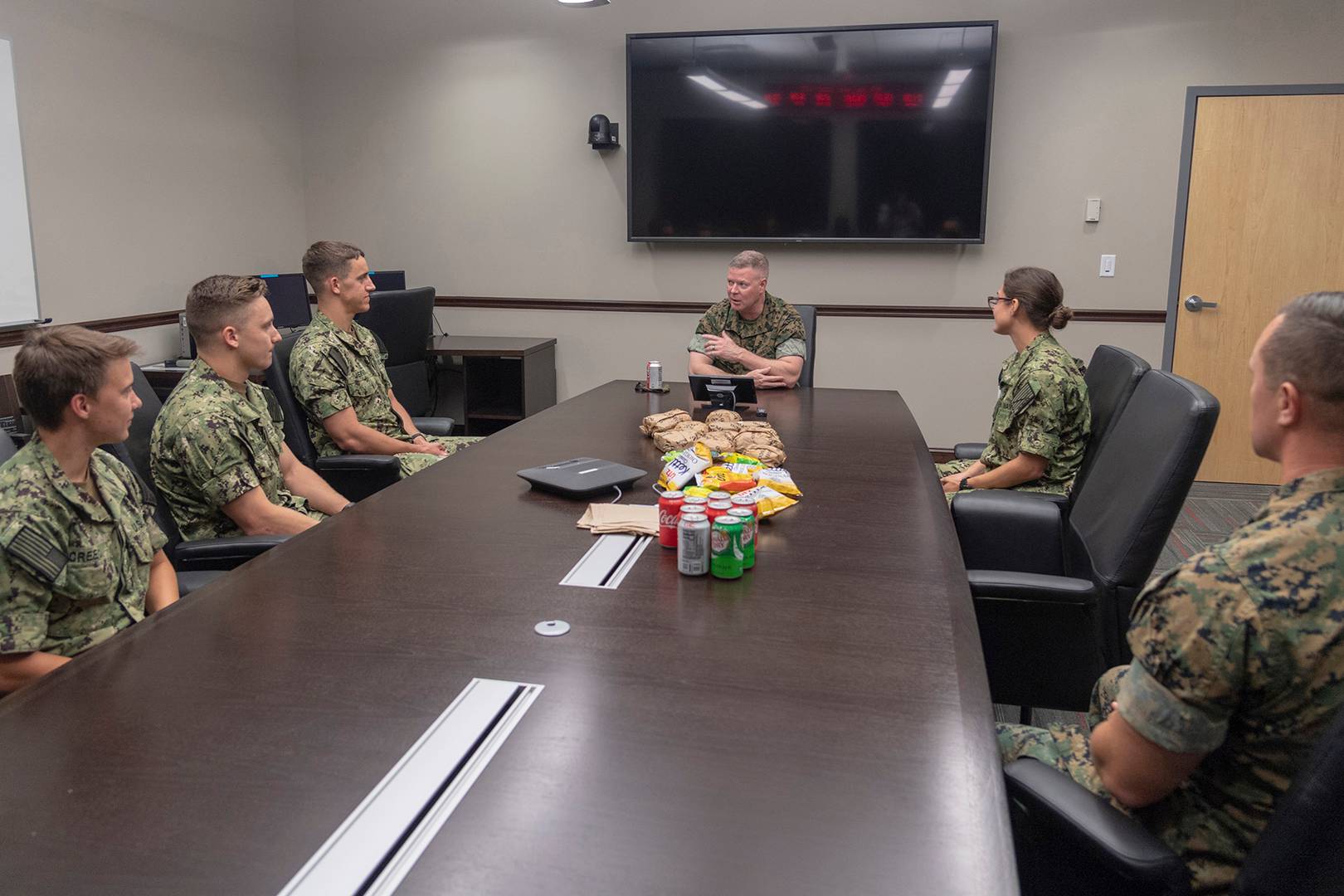 Обед киберкомандования морской пехоты США в Форт-Мид, штат Мэриленд
