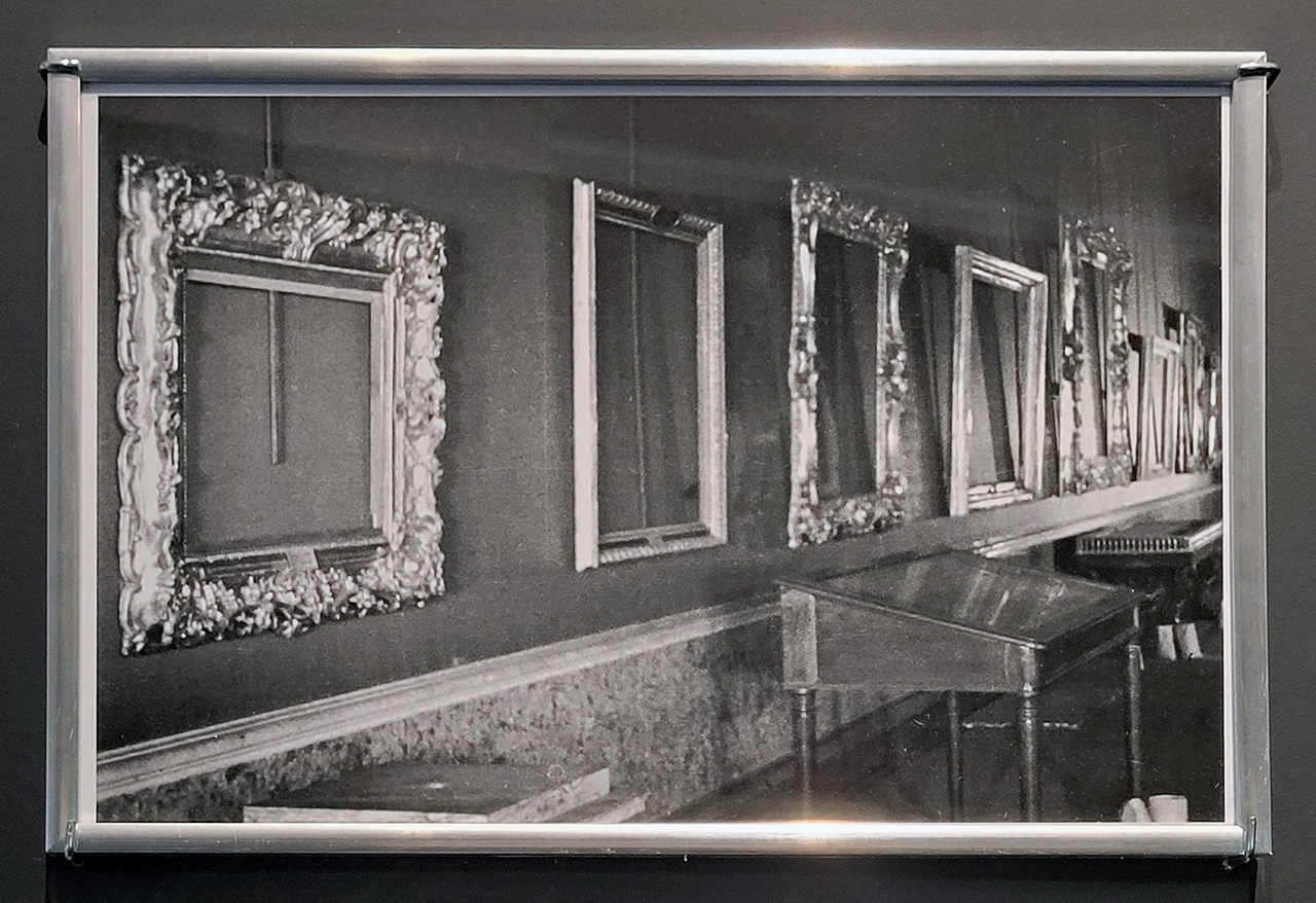 Пустые залы Государственного Эрмитажа. Фото А.И. Бродского. Ленинград, 1943 г.