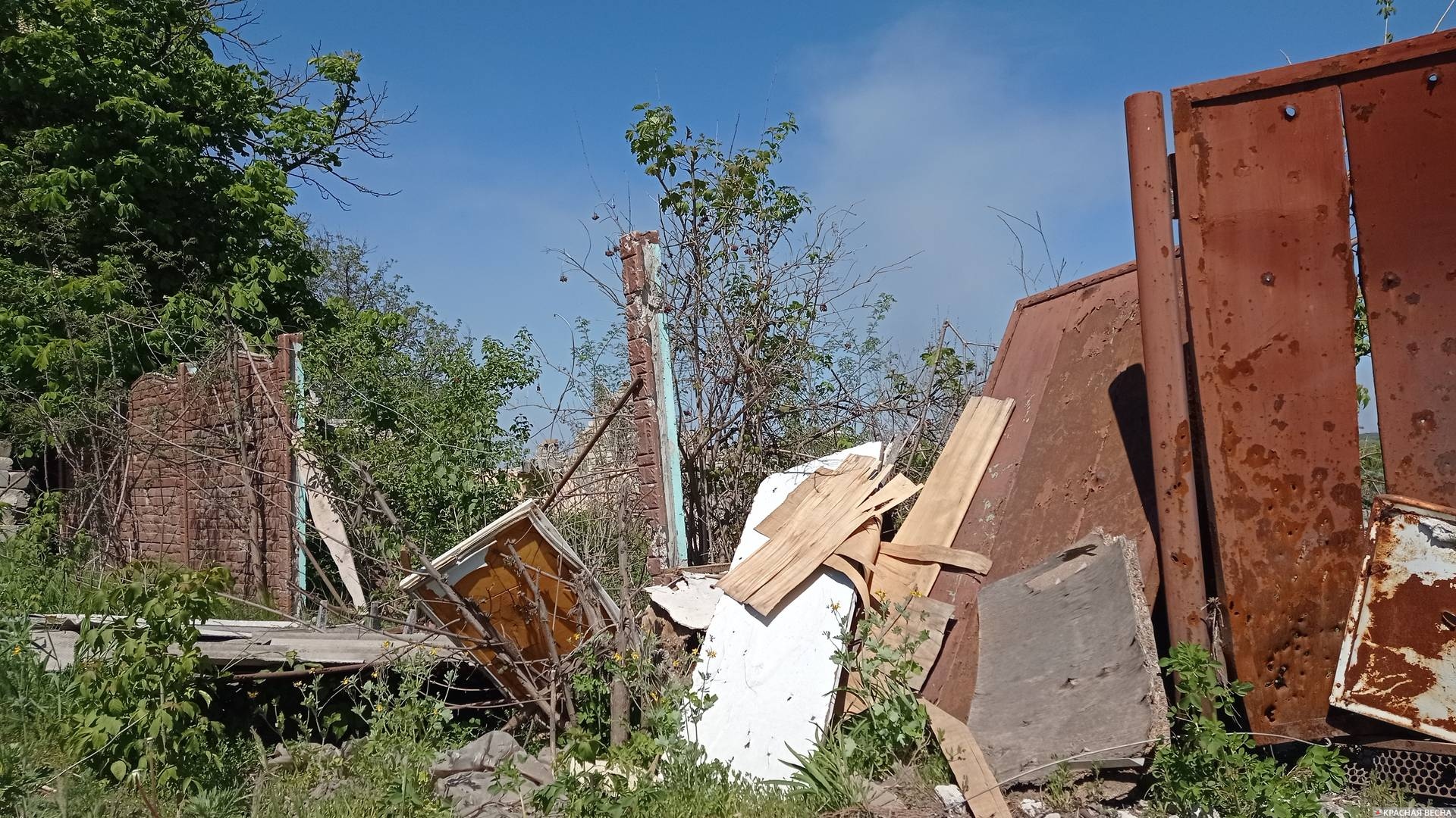 Разрушенный двор и дом в Сокольниках