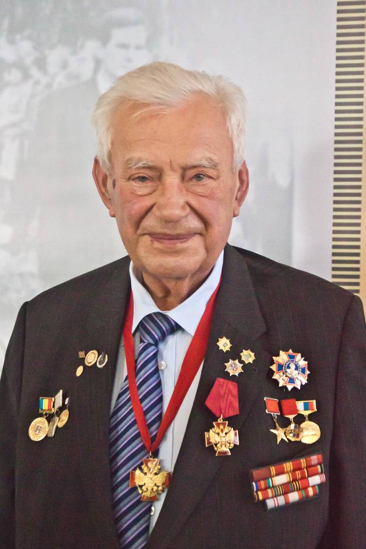 Юрий Песков