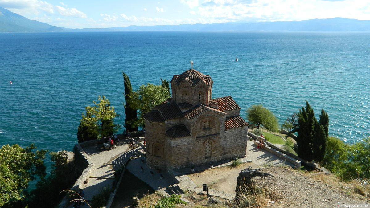 Церковь на озере Охрид