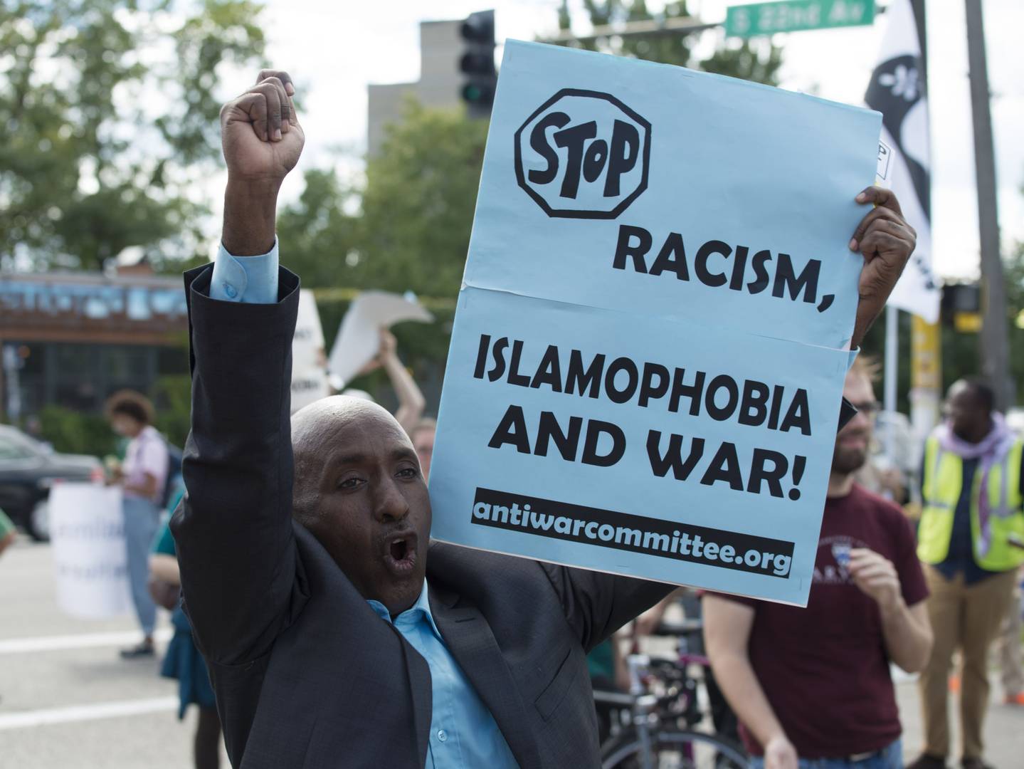 Протестующие против расизма, исламофобии и войны