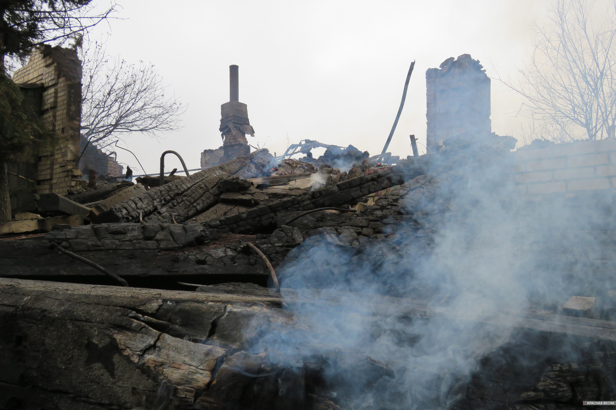 Разрушенные обстрелом дома. ДНР [© ИА Красная Весна]