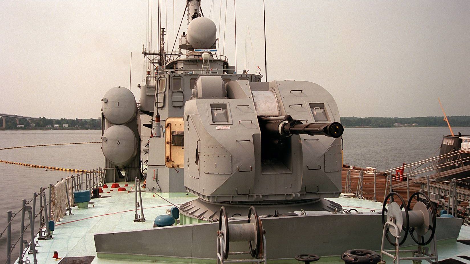 Универсальная корабельная артустановка АК-176 на раектном катере