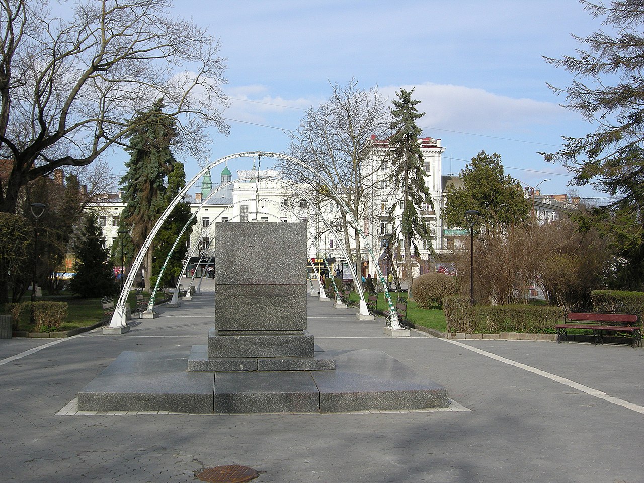 Пустой постамент памятника А.С. Пушкину в Тернополе