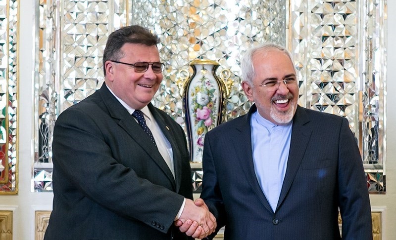 Линас Линкявичюс (слева) и министр иностранных дел Ирана