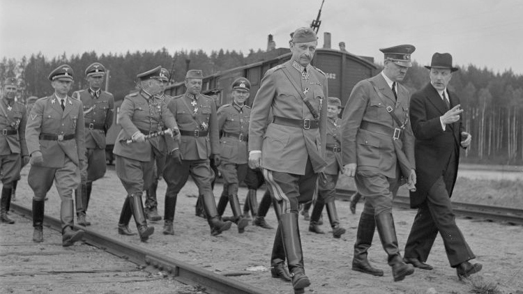 Адольф Гитлер и Карл Маннергейм на встрече в Иммоле (Финляндия)