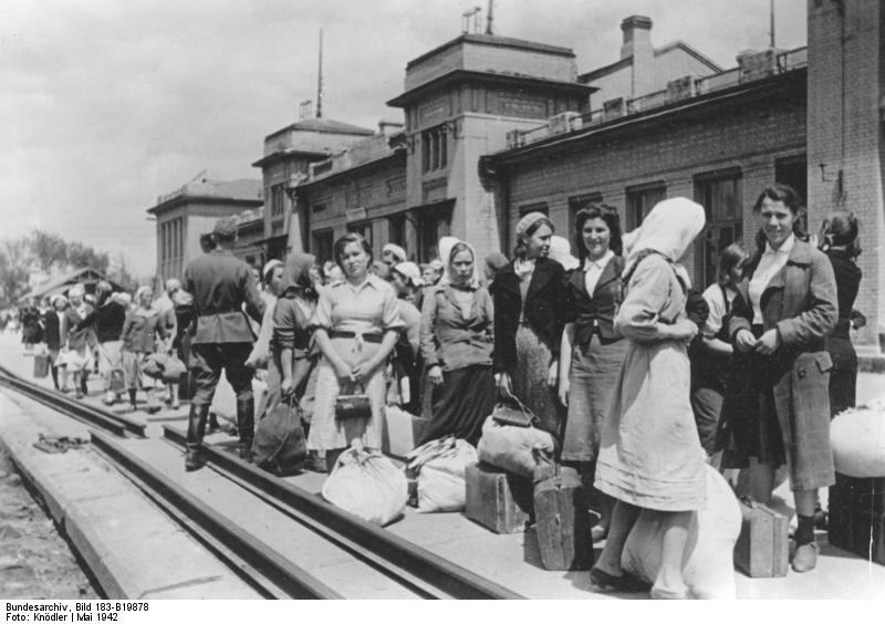 Отправка девушек с Украины на принудительную работу в Германию, май 1942 года