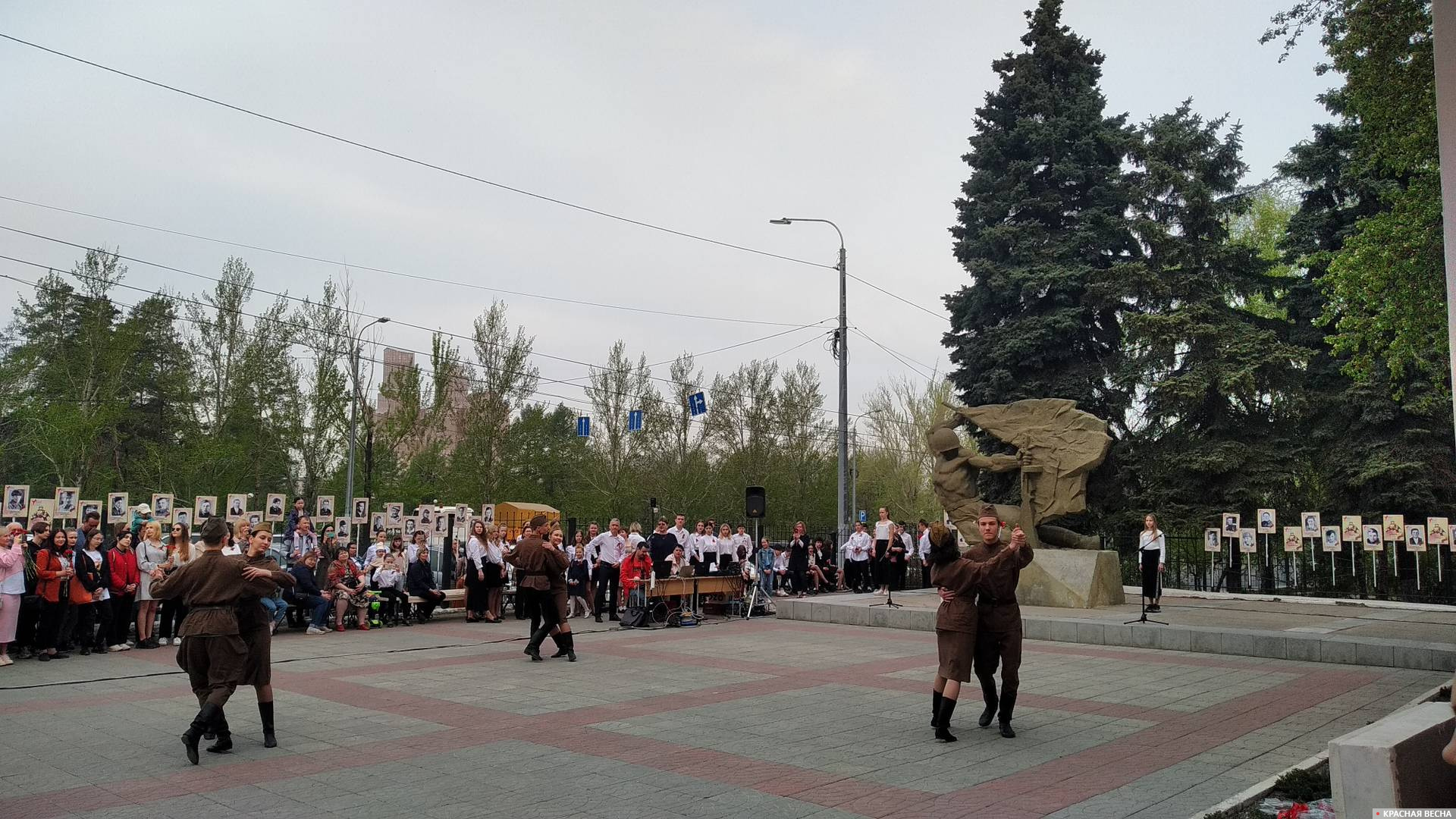 Концерт в честь 9 мая у гимназии №1 в Челябинске (2021 год)