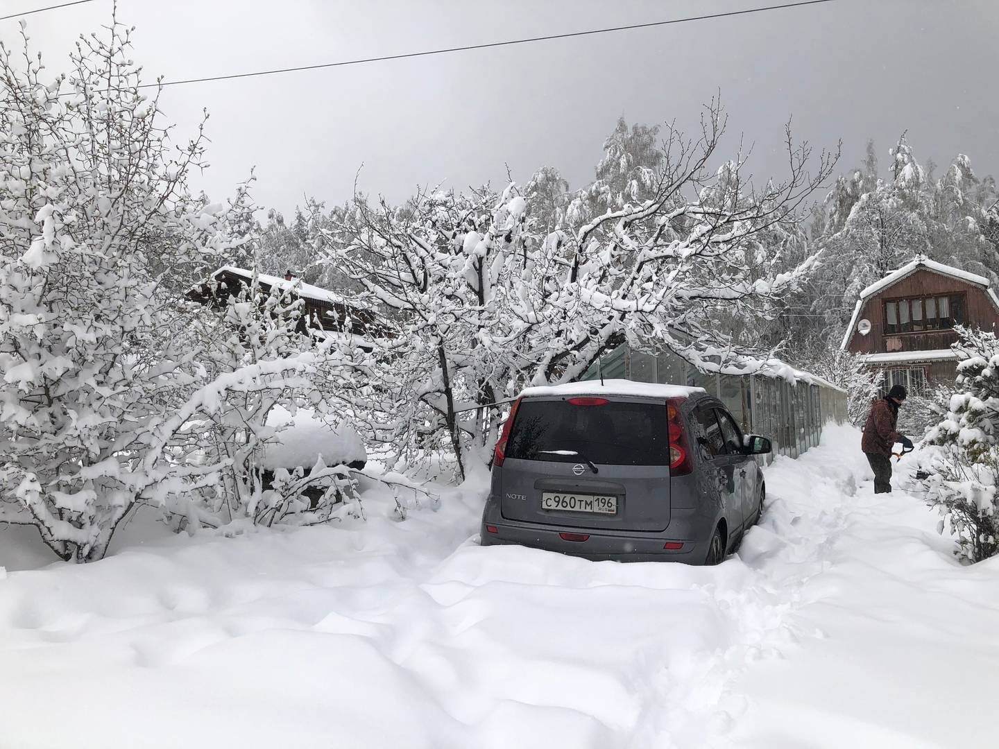 За городом снега еще больше