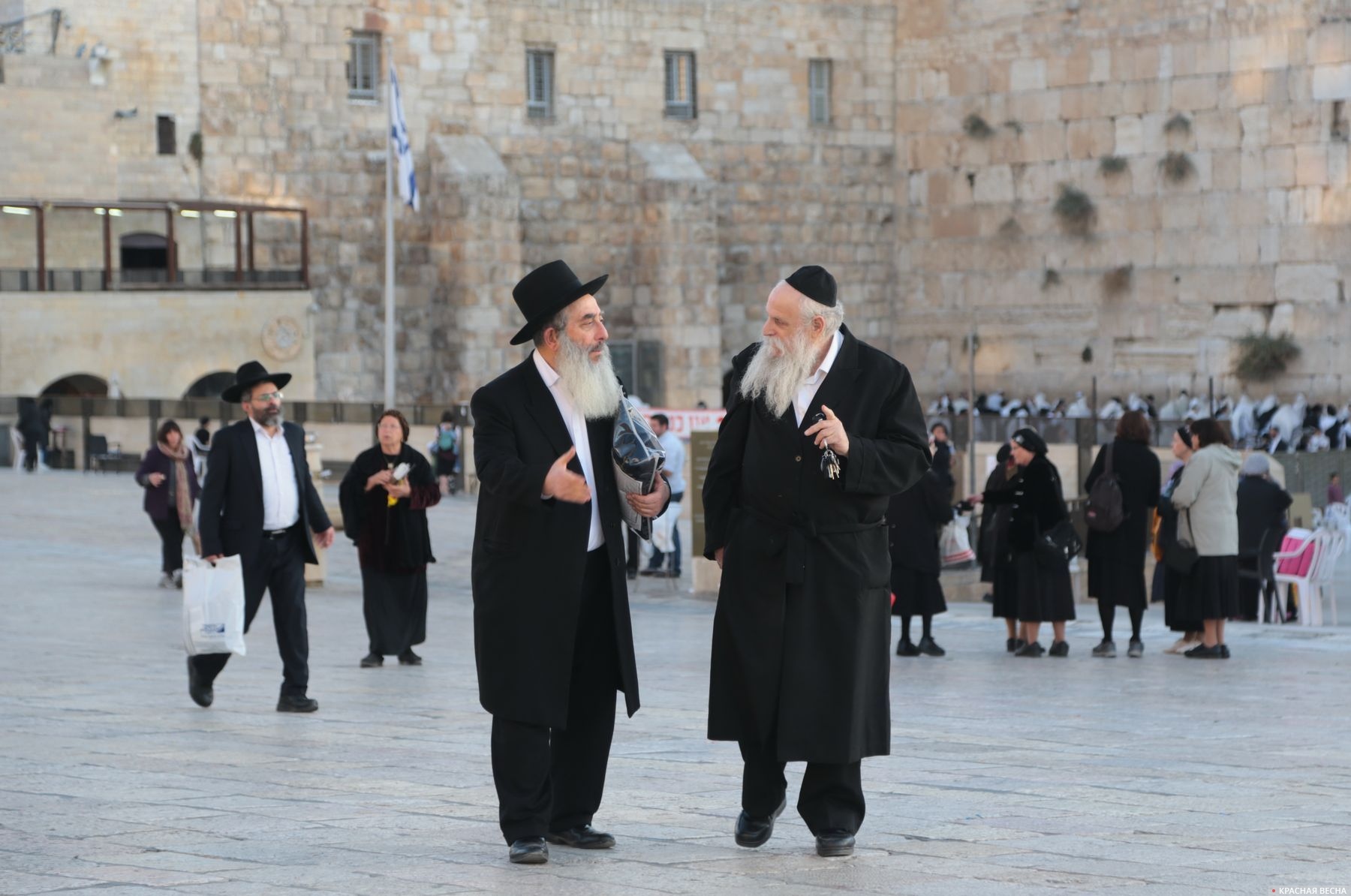 Иерусалим. Ортодоксальные евреи у стены