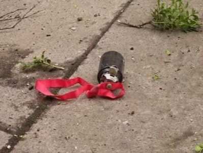Неразорвавшийся кассетный снаряд на улице Степанакерте
