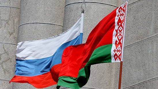 Государственные флаги Российской Федерации и Республики Белорусь