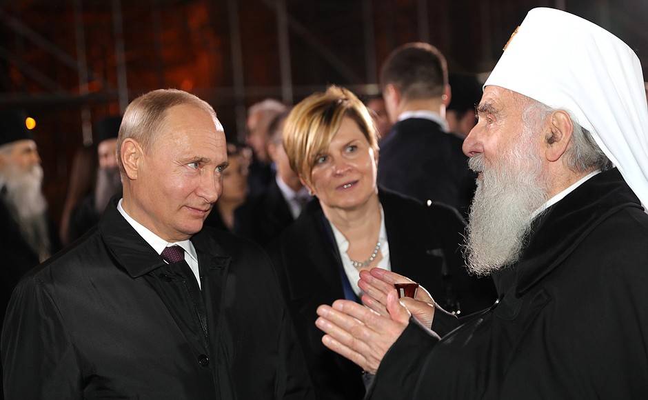 Путин и патриарх Сербский Ириней во время посещения храма Святого Саввы.