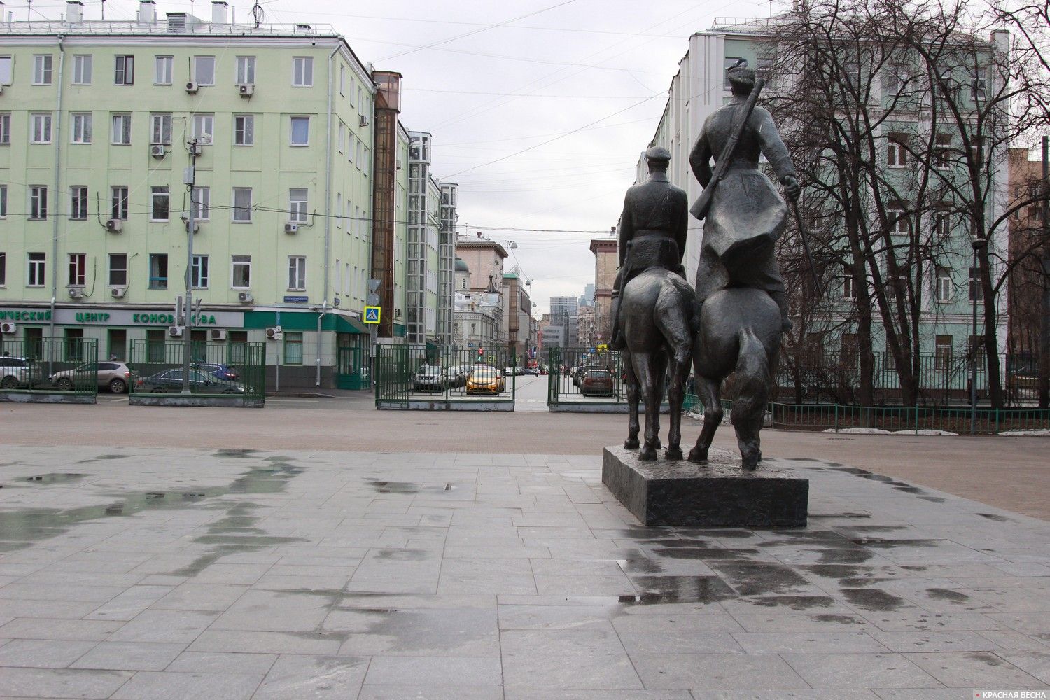 Миусский сквер. Памятник А.А. Фадееву (фрагмент)