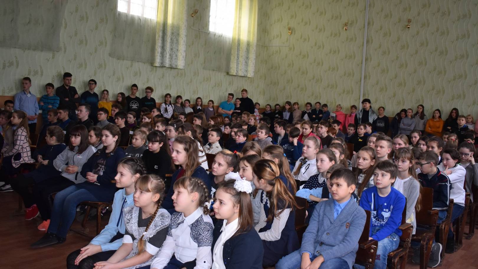 Ученики школы №22 г.Петровское (ЛНР)  на уроке, посвященном Сталинградской битве